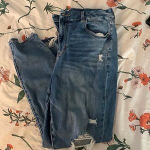 American eagle curvy distressed jegging